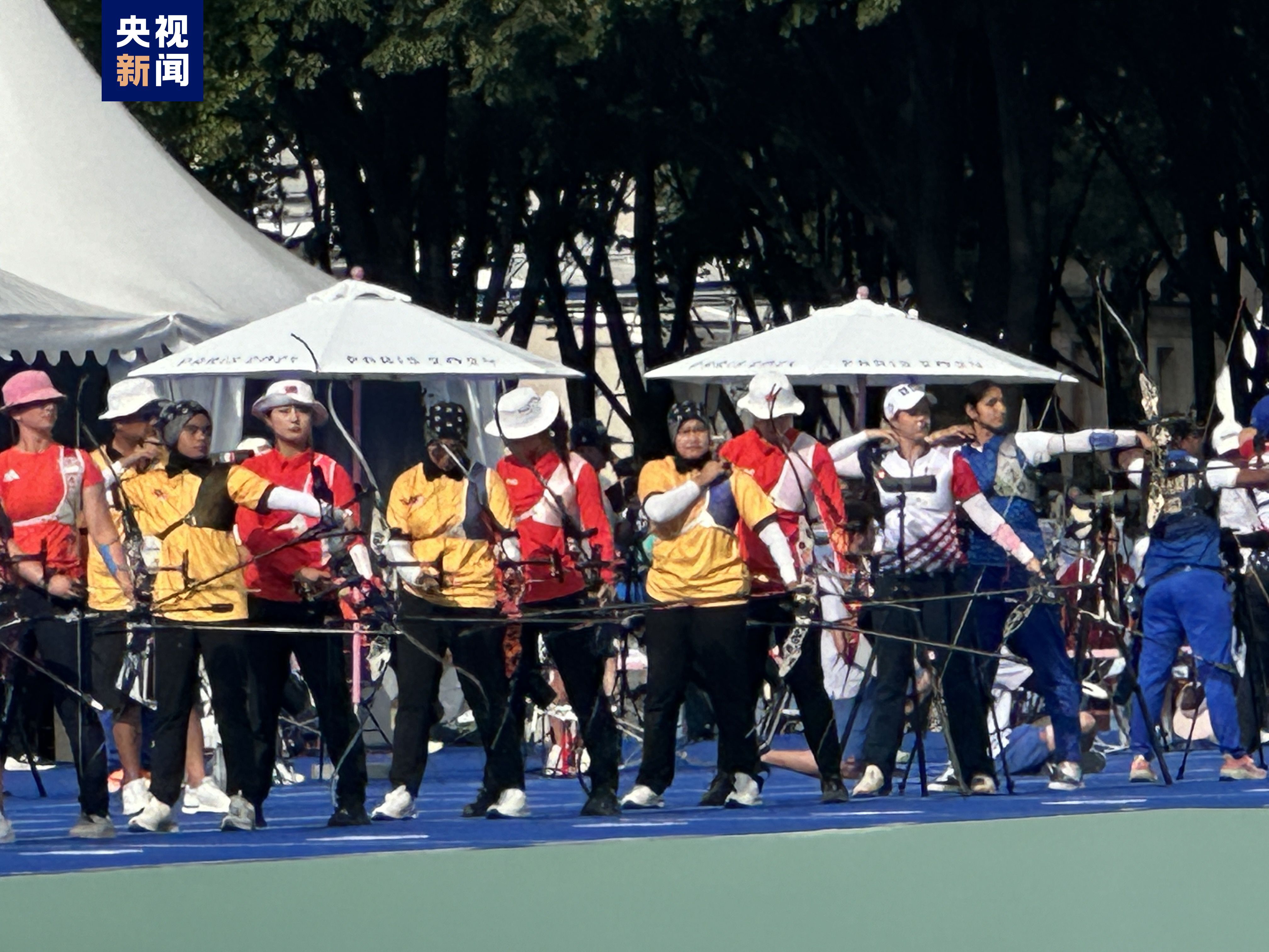 国际体育赛场上，中国代表团威风赛场