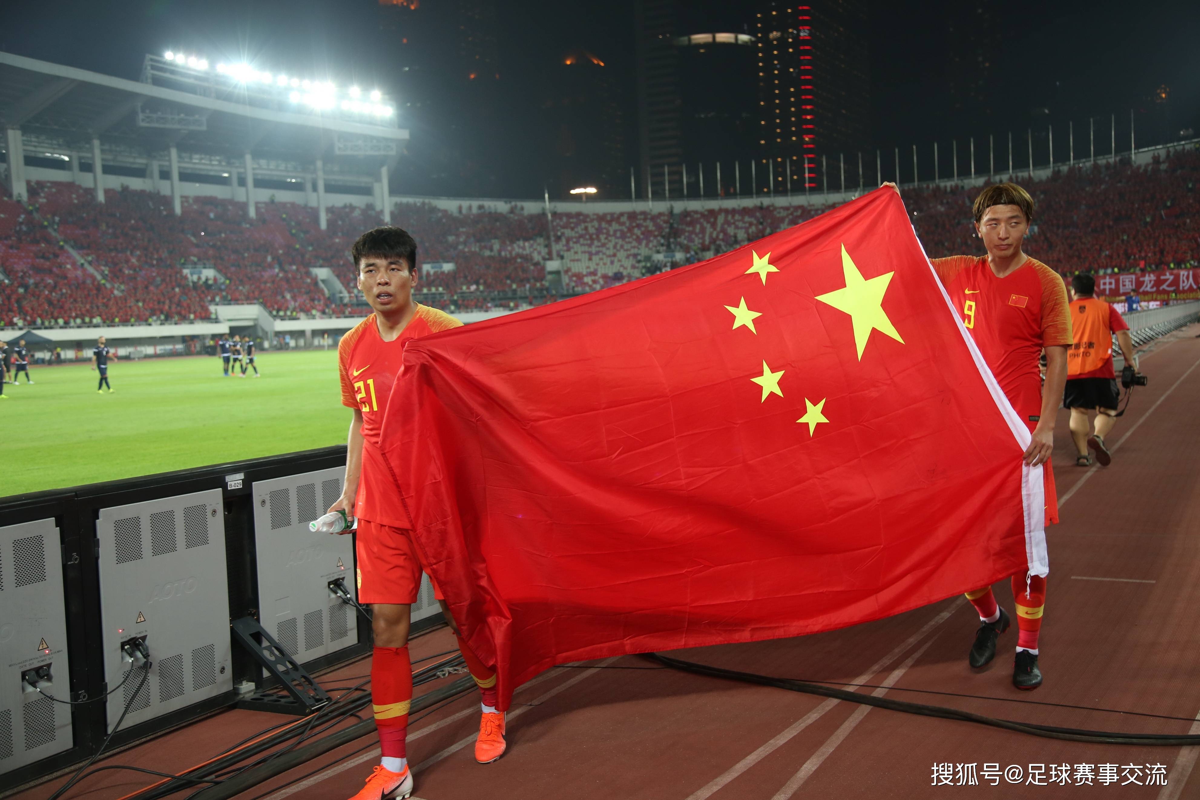 国际足球：中国队在比赛中表现抢眼